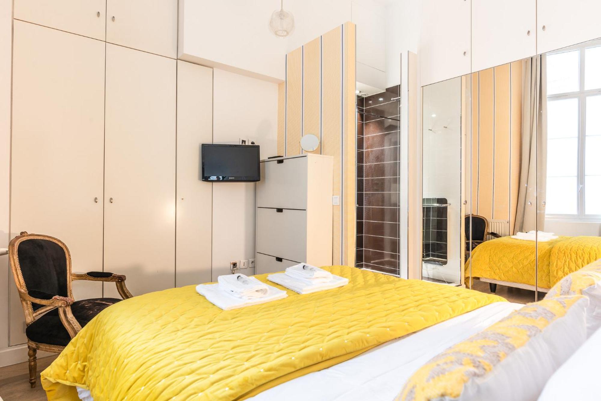 Appartement Luxury Typical Parisian Flat - 5 Min From Louvre Parijs