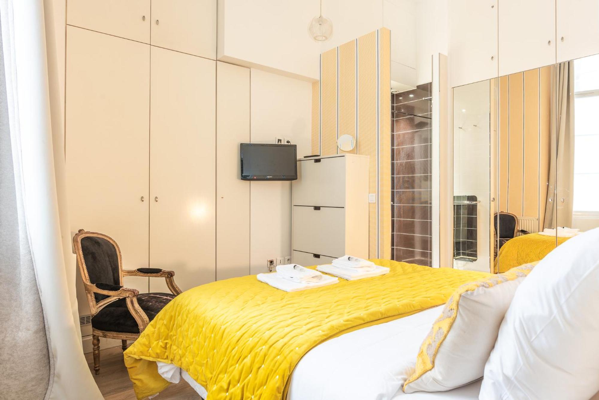 Luxury Typical Parisian Flat - 5 Min From Louvre Appartement