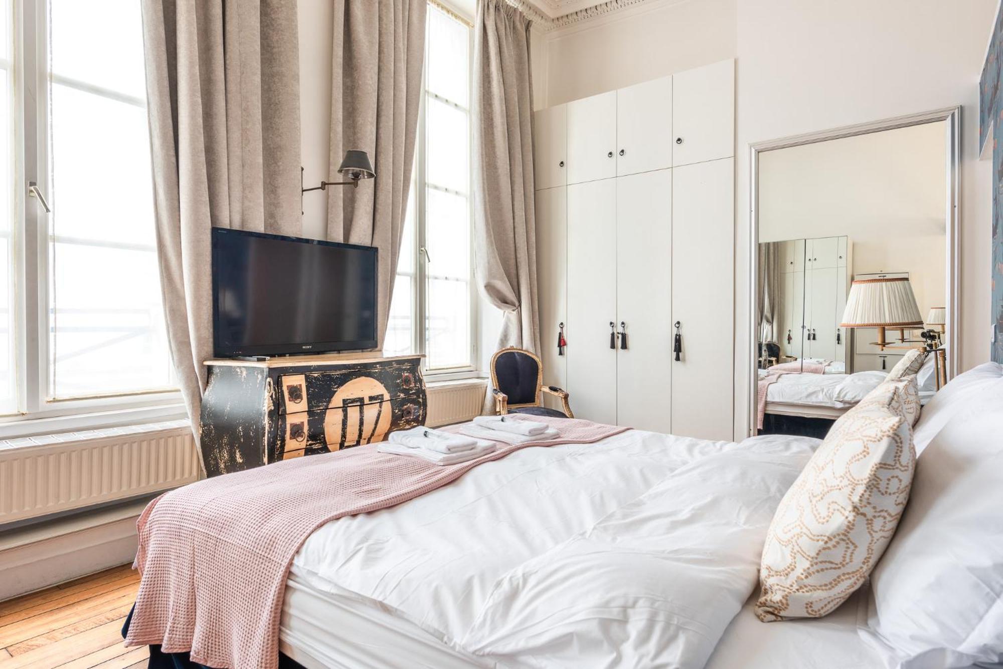 Luxury Typical Parisian Flat - 5 Min From Louvre Parijs